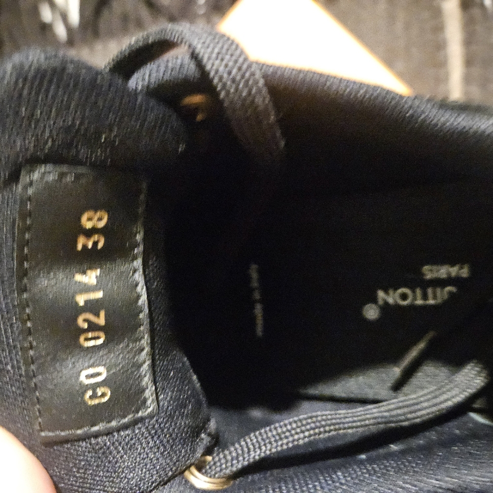 Louis Vuitton Neo Run Away Sneaker. Brand New w/Tags. Size 38 - Picture 10 of 16